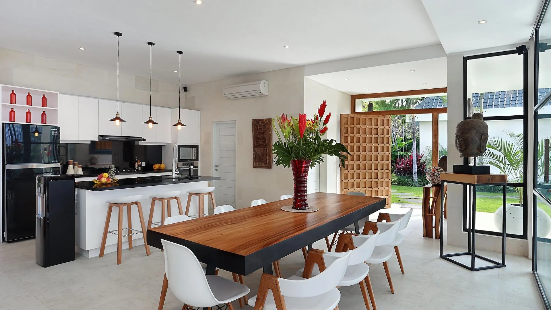 Seminyak White Design Villa