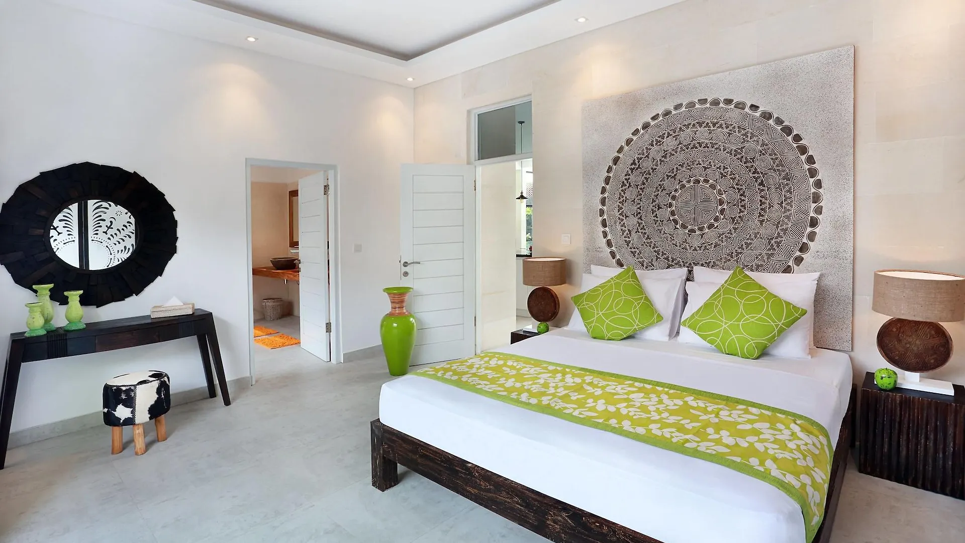 Seminyak White Design Villa