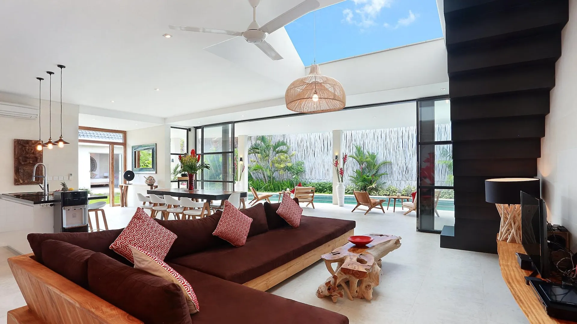Seminyak White Design Villa