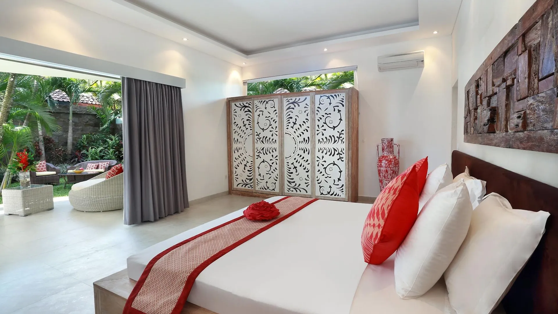 Seminyak White Design Villa Indonesia