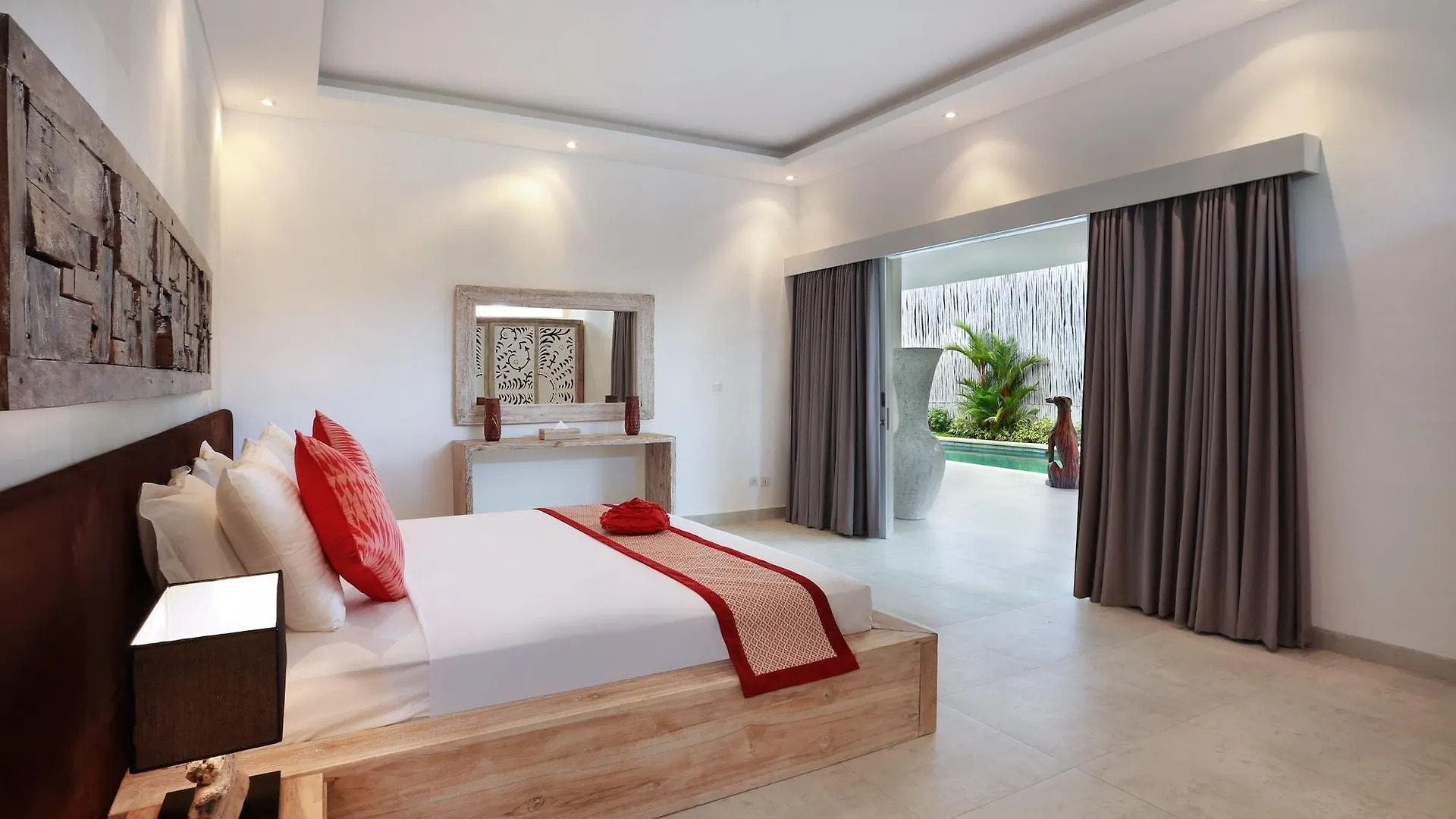Seminyak White Design Villa